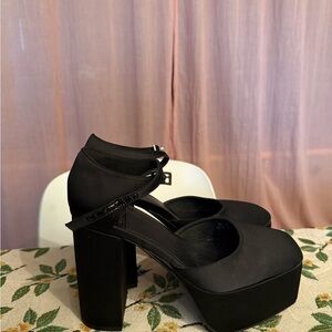 Jeffrey Campbell Ovr-N-Out Satin Pumps Size 7